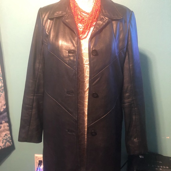 Black leather coat with pockets in a size large. The length above the knees. - Picture 2 of 5